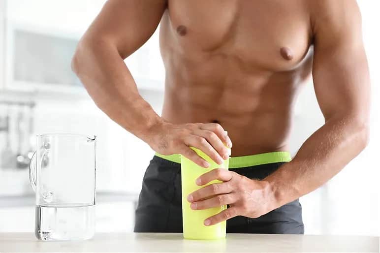 Kreatyna ile przed treningiem - optymalna dawka i czas przyjmowania