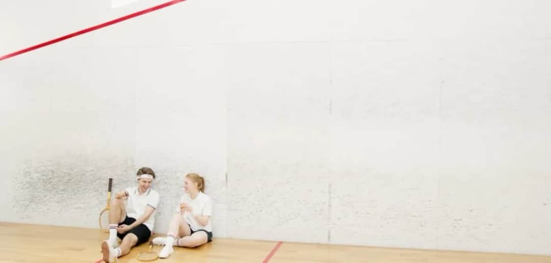 Jak zbudować kort do squasha: kluczowe wskazówki i wymagania