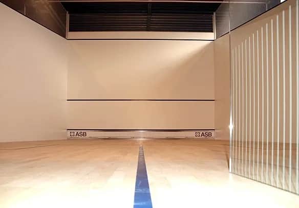 Ile kosztuje szklany kort do squasha? Ceny, które zaskoczą!