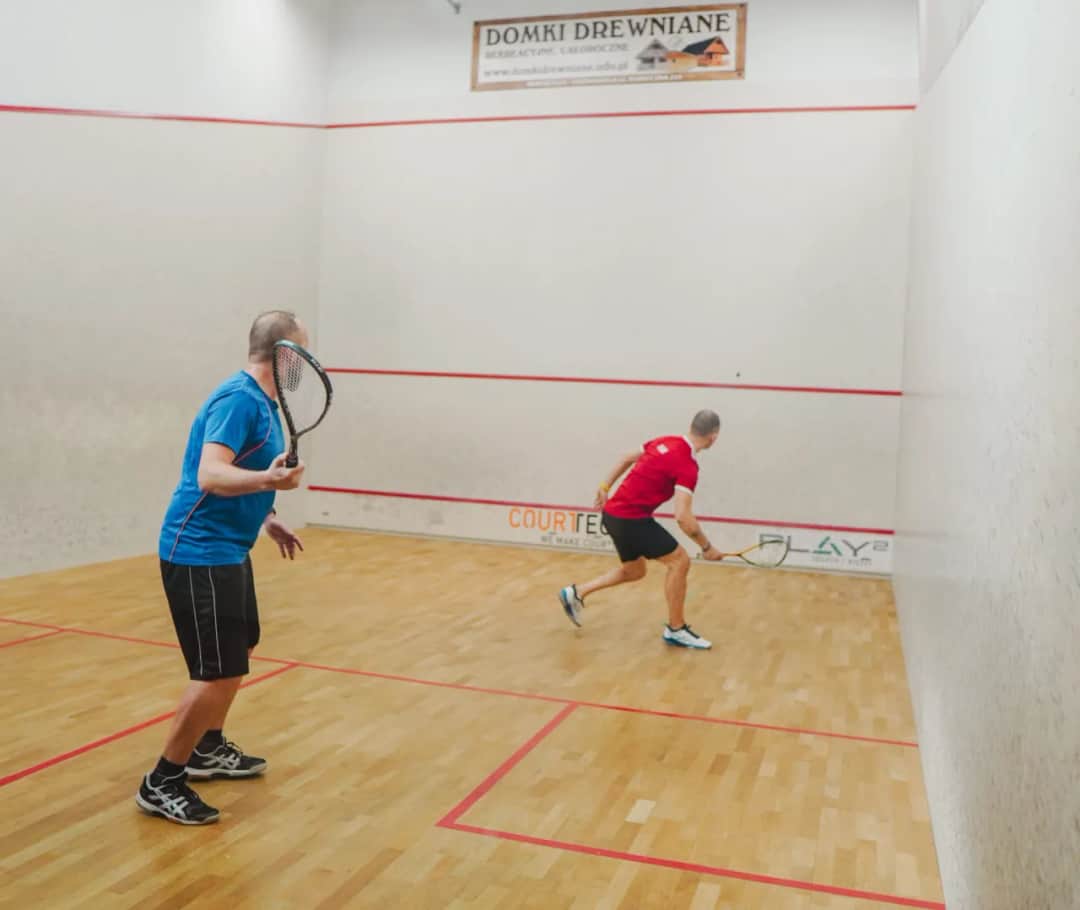 Squash w Piasecznie - najlepsze lekcje i trenerzy, których potrzebujesz